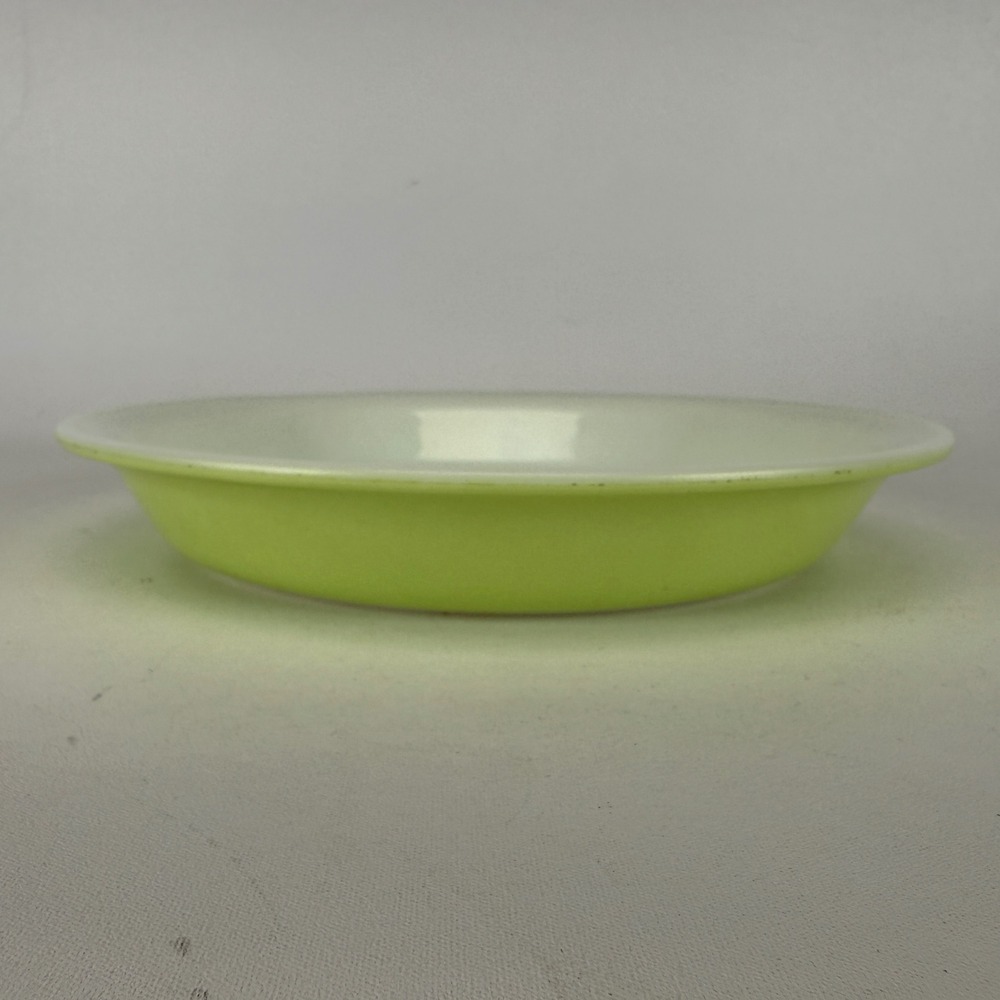 Vintage Pyrex 909 9 Inch Chartreuse Lime Green Milk Glass Pie Plate Dish USA